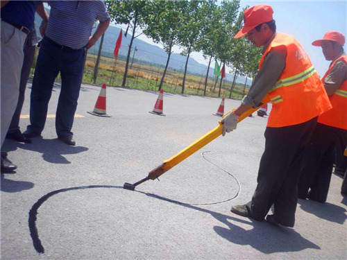 山西省某高速公路管理處采用道路嵌縫膠為何要抓住秋末冬初時(shí)機(jī)